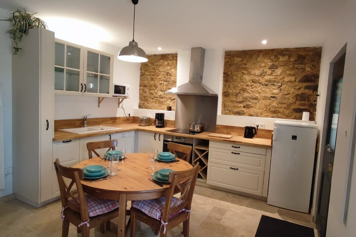 Cuisine entièrement équipée, Gîte de charme avec SPA pour 4 personnes à 15 mn des plages, Plélo, Côtes d'Armor, Bretagne