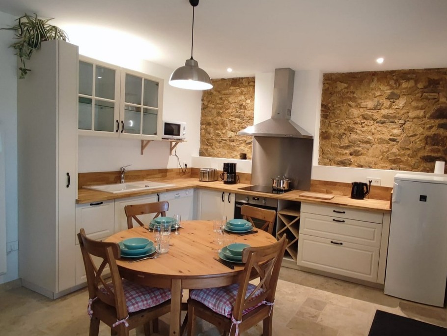 Cuisine entièrement équipée, Gîte de charme avec SPA pour 4 personnes à 15 mn des plages, Plélo, Côtes d'Armor, Bretagne