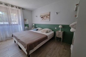 Chambre accessible aux personnes à mobilité réduite