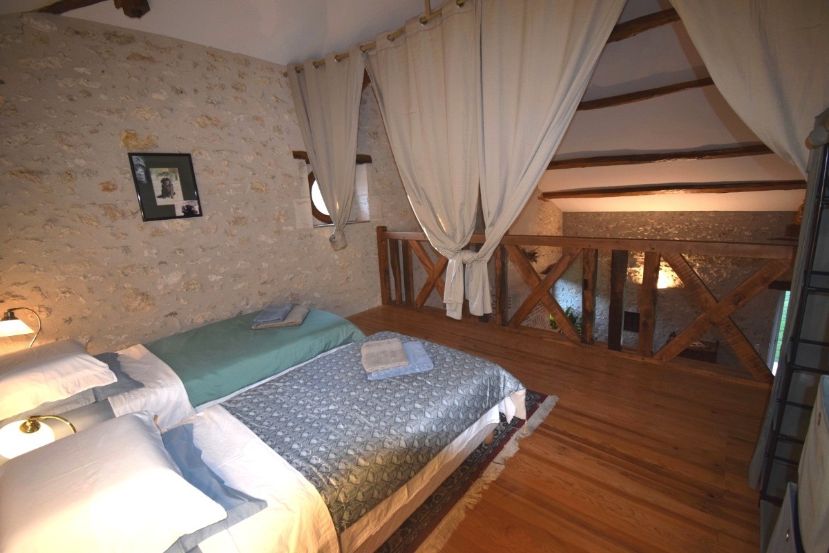 alcôve en mezzanine avec 2 couchages en 90 cm