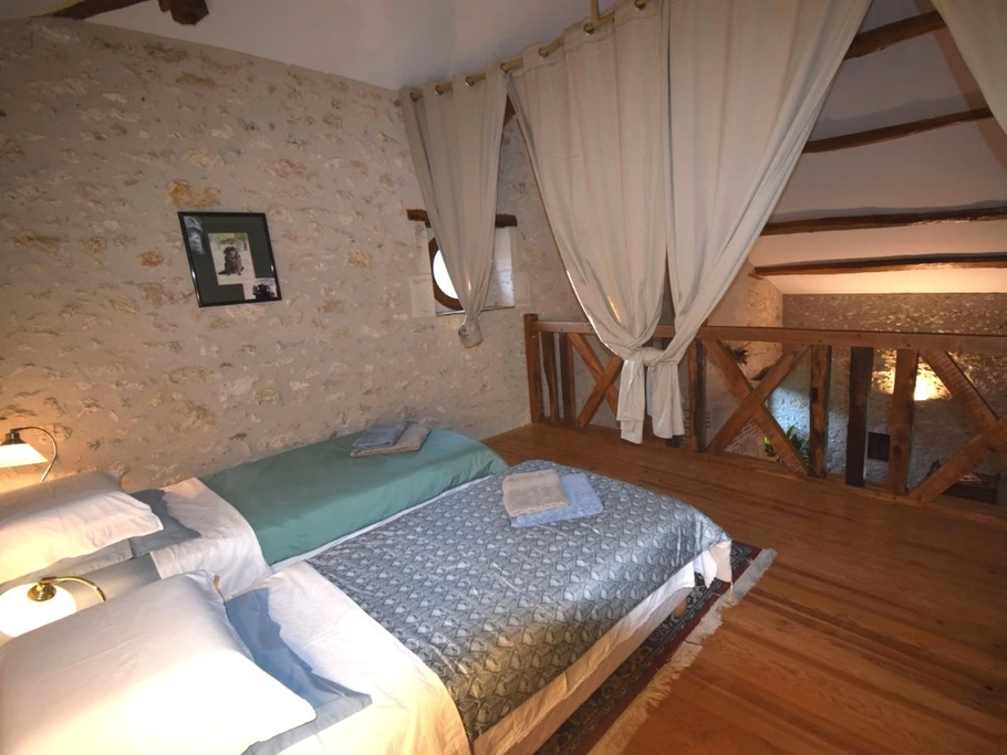 alcôve en mezzanine avec 2 couchages en 90 cm