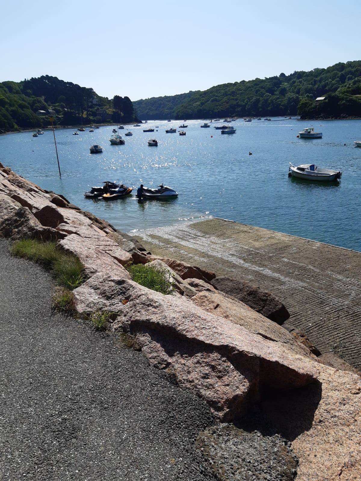 Mise à l'eau gratuite pour bateaux kayak scooter de mer à 500 m du logement