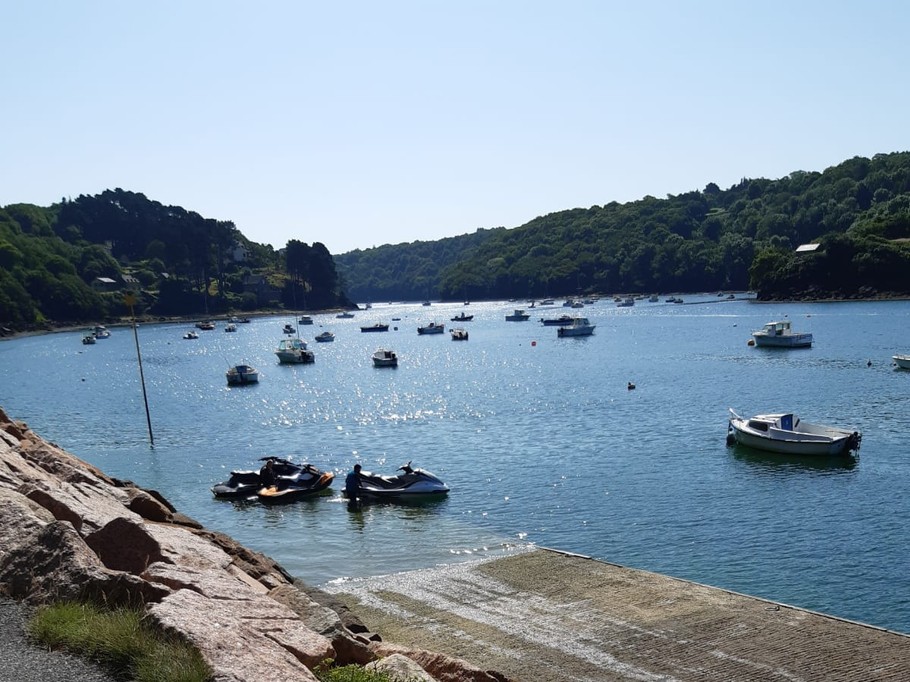 Mise à l'eau gratuite pour bateaux kayak scooter de mer à 500 m du logement