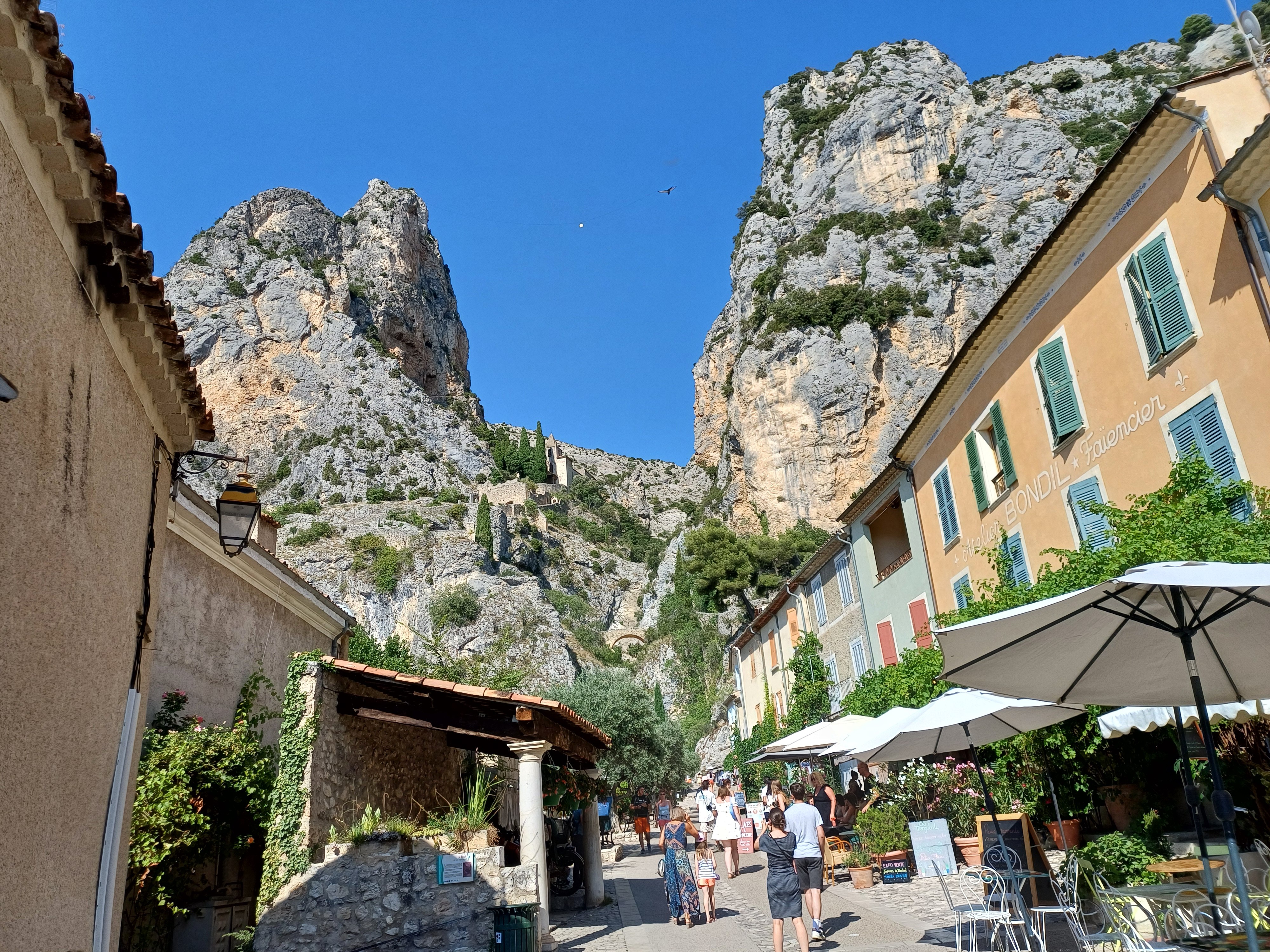 la bourgade à Moustiers