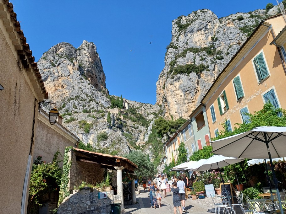 la bourgade à Moustiers