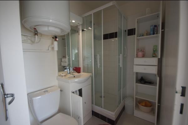 salle de bain avec sèche cheveux location villers sur mer