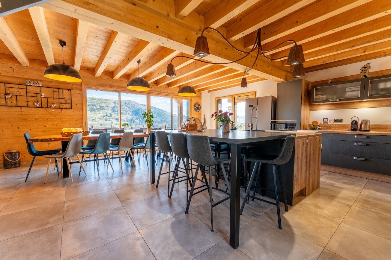Kitchen with living area - Chalet "Le Pourquoi Pas" - La Bresse