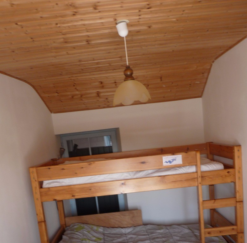 Chambre 2 : 1 lit de 140 + 2 lits de 90