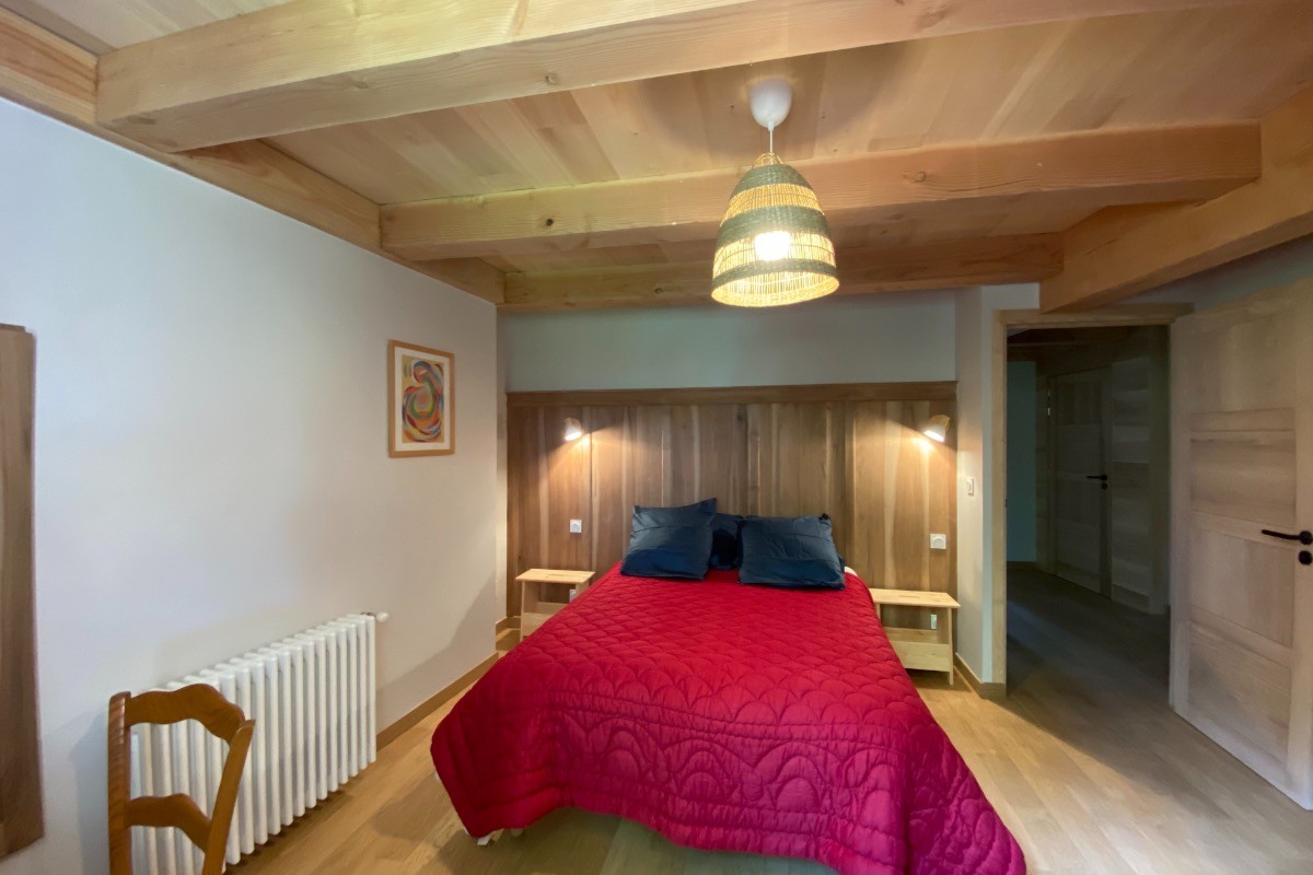 Chambre avec lit double