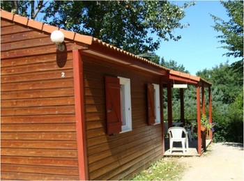 Chalets du camping de la Borde en Auvergne au cœur de l'Allier à Vieure