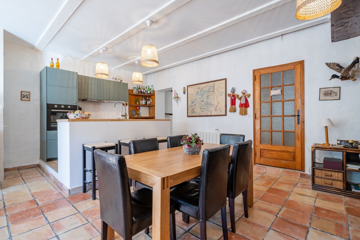 Gîte les Cougnas, table à manger