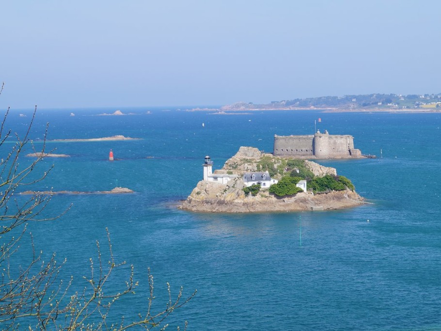L'Ile Louet et le Château du Taureau