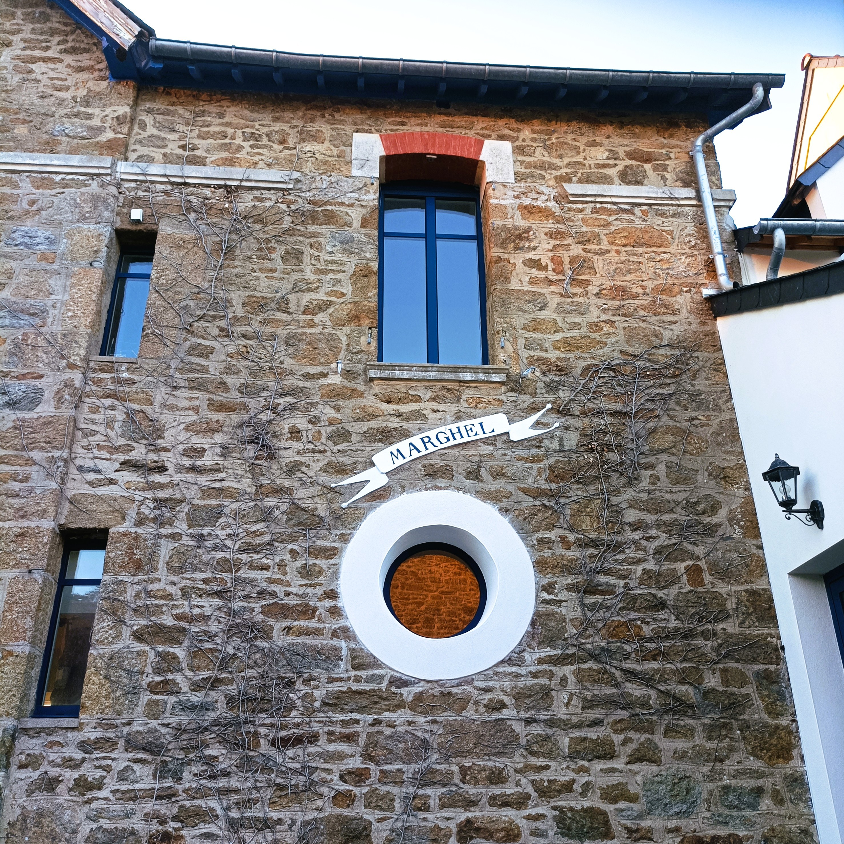 Façade de la Villa Malouine Marg'Hel côté rue.