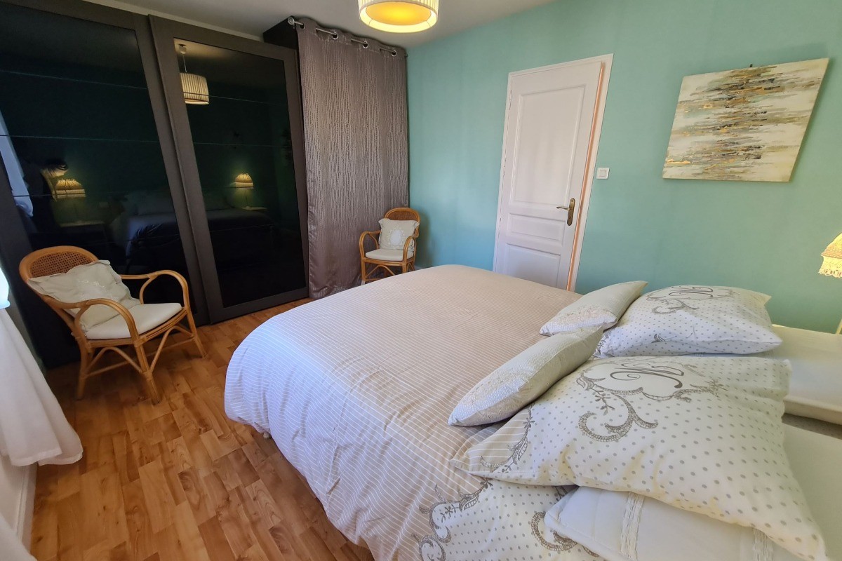 1ere chambre avec dressing au Rez de chaussée de Fleur de Rocaille