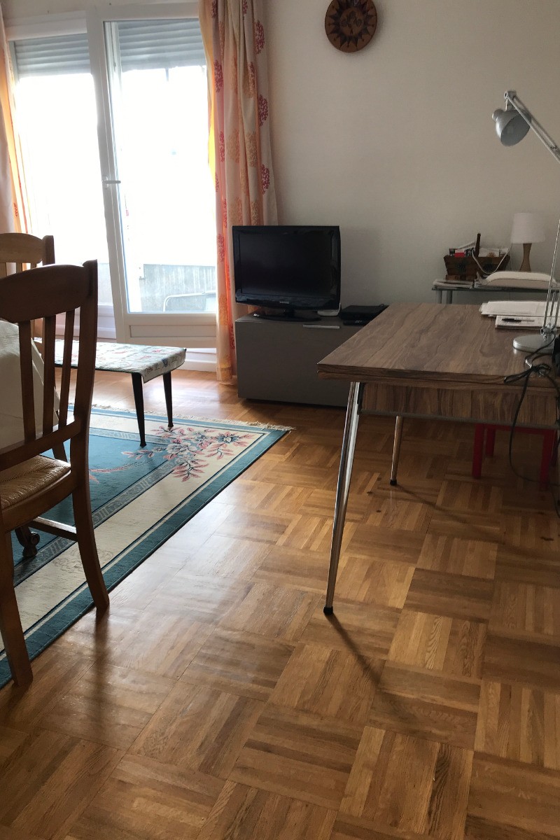le salon ,vue sur le balcon