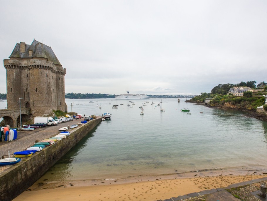 vue de la cuisine et chambre 2