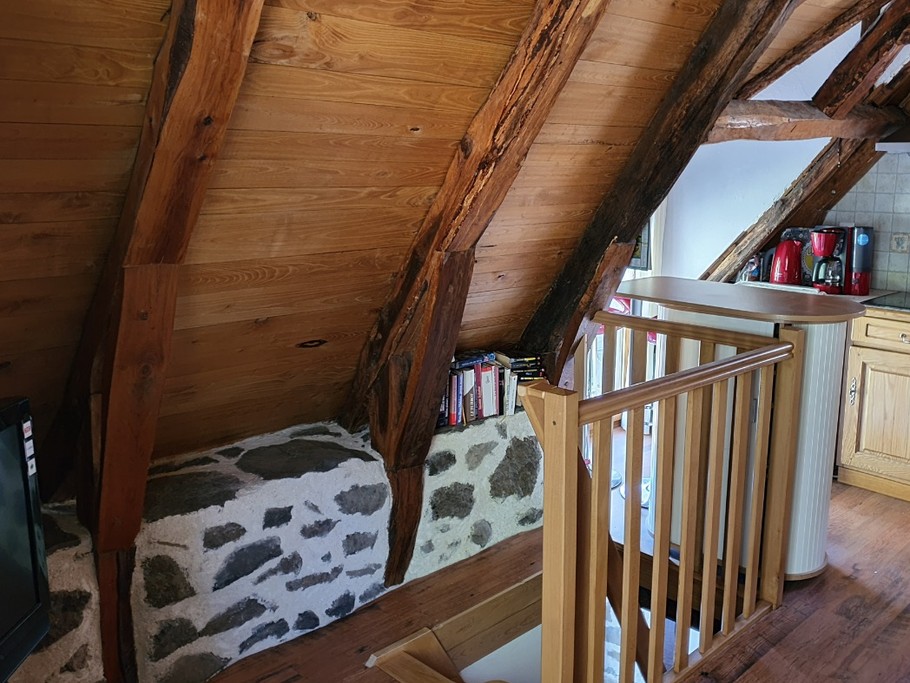 L'ESCALIER D'ACCES A LA CHAMBRE