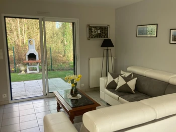 SALON / TERRASSE / JARDIN CLOS.