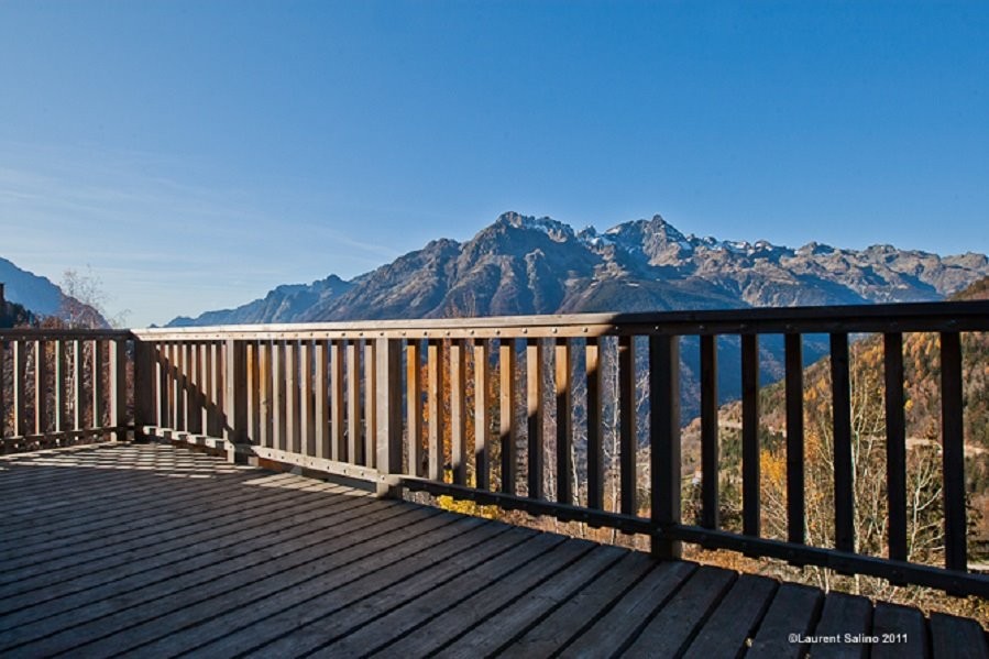 Vue sur le Massif de Belledonne de la Terrasse du chalet