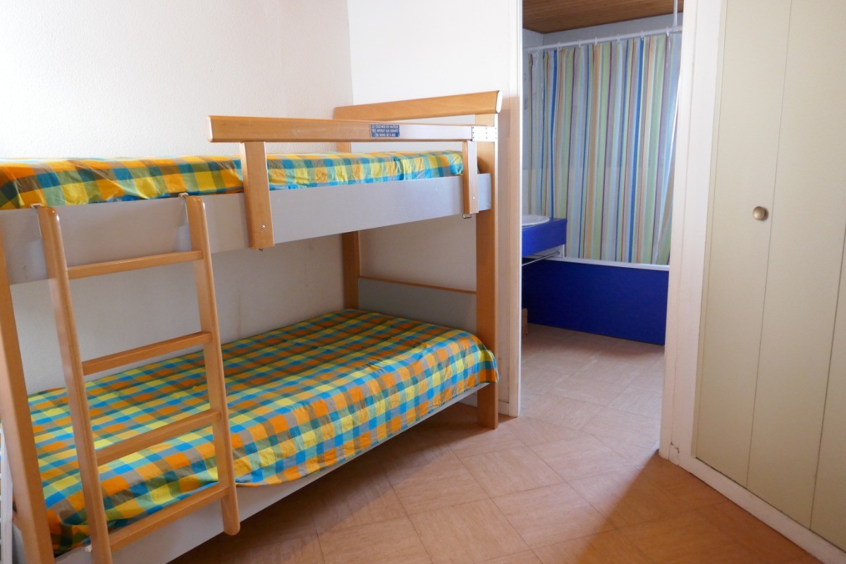 Chambre avec deux lits en 90 superposés