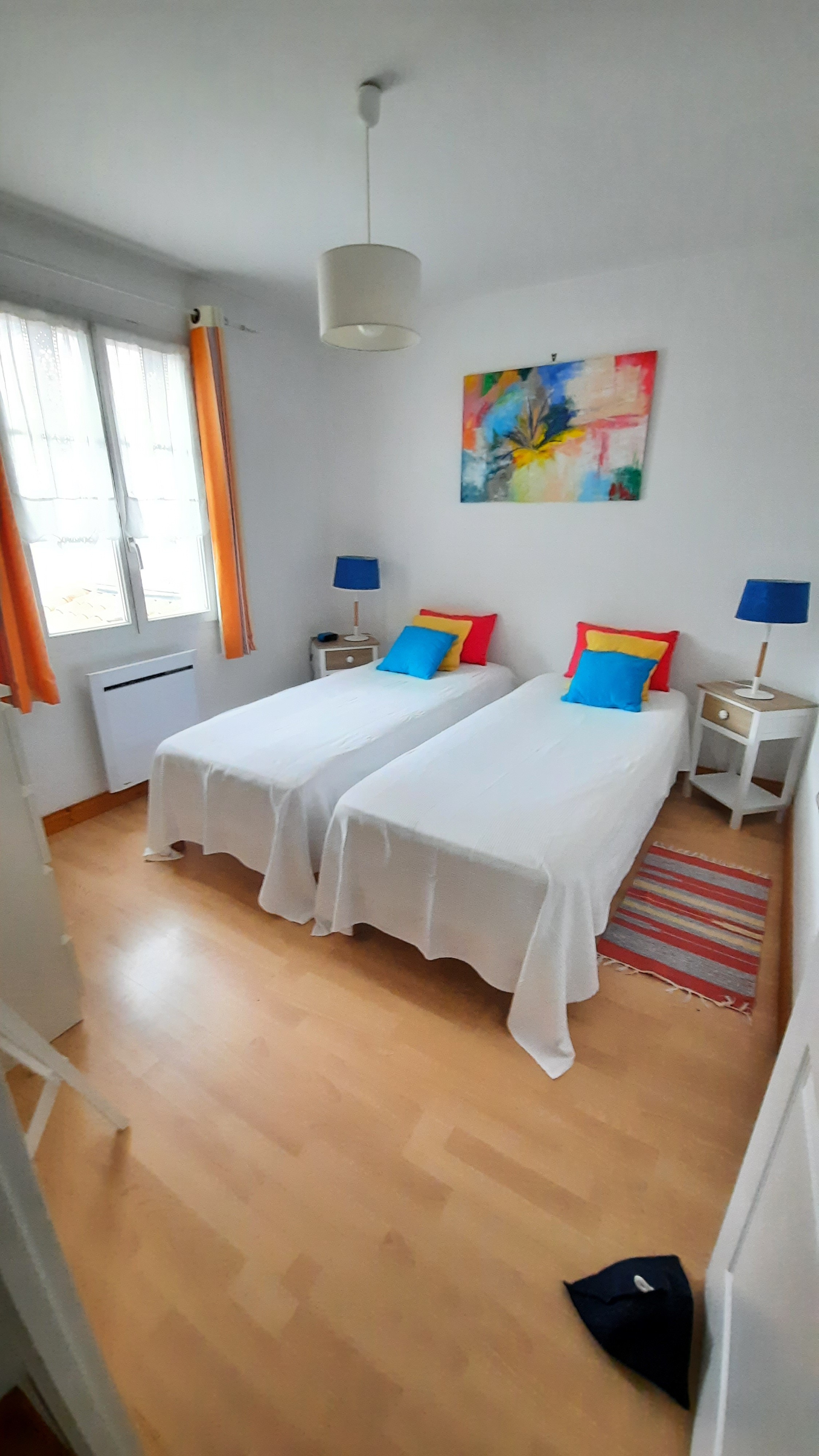 Chambre côté patio ( 2 lits d'une personne)