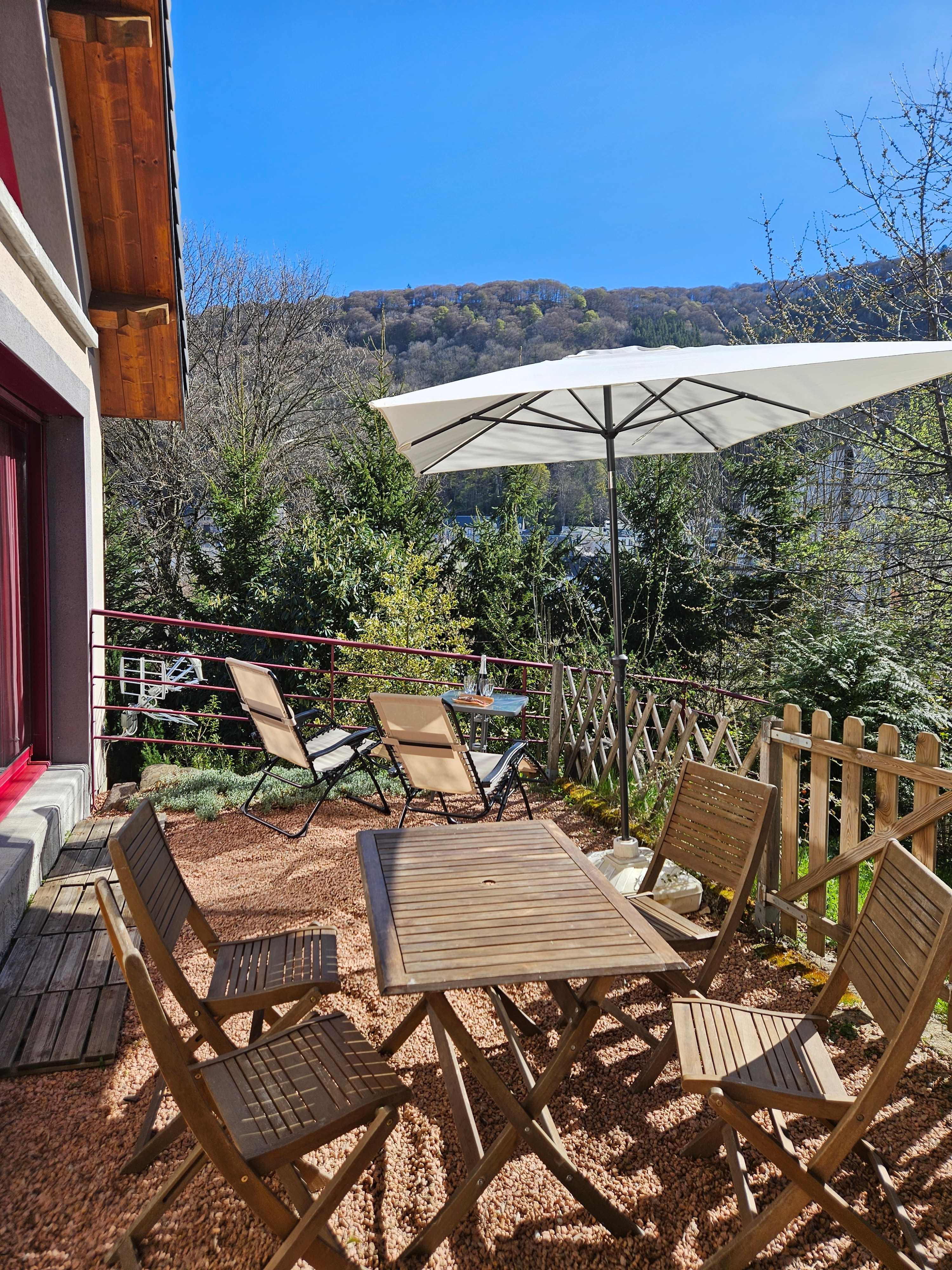 "Les Chamois" holiday cottage in Mont-Dore: The terrace