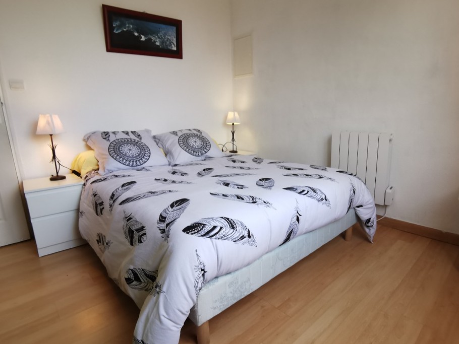 Chambre avec lit 140