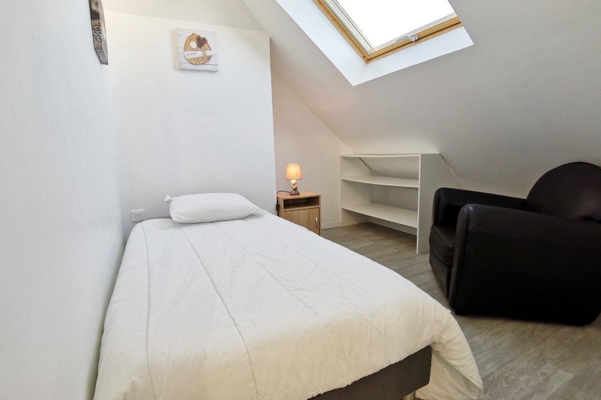 Chambre 2 avec lit 90