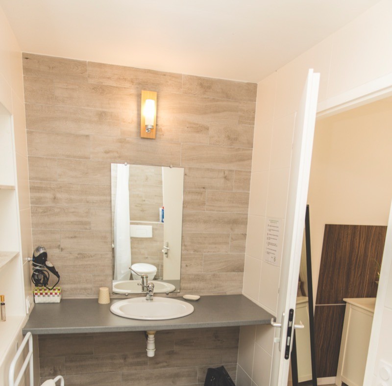 Chambre rez-de-chaussée, PMR avec salle d'eau privative