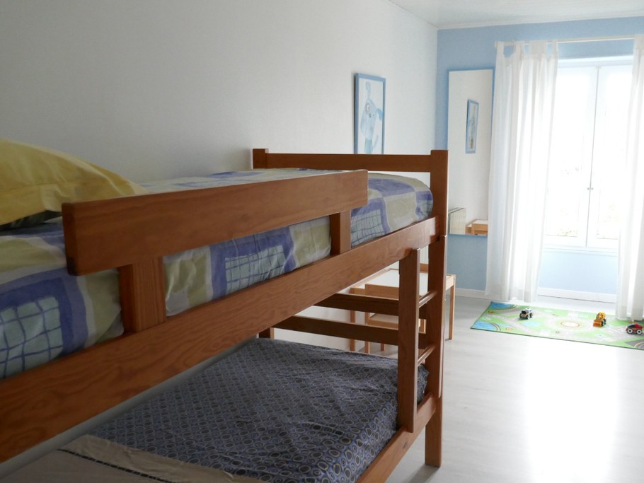 Chambre 3 avec deux lits en 90 superposés