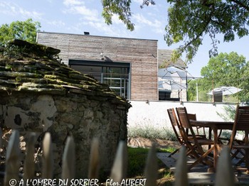 A l'Ombre du Sorbier Fournil et vue sur gîte