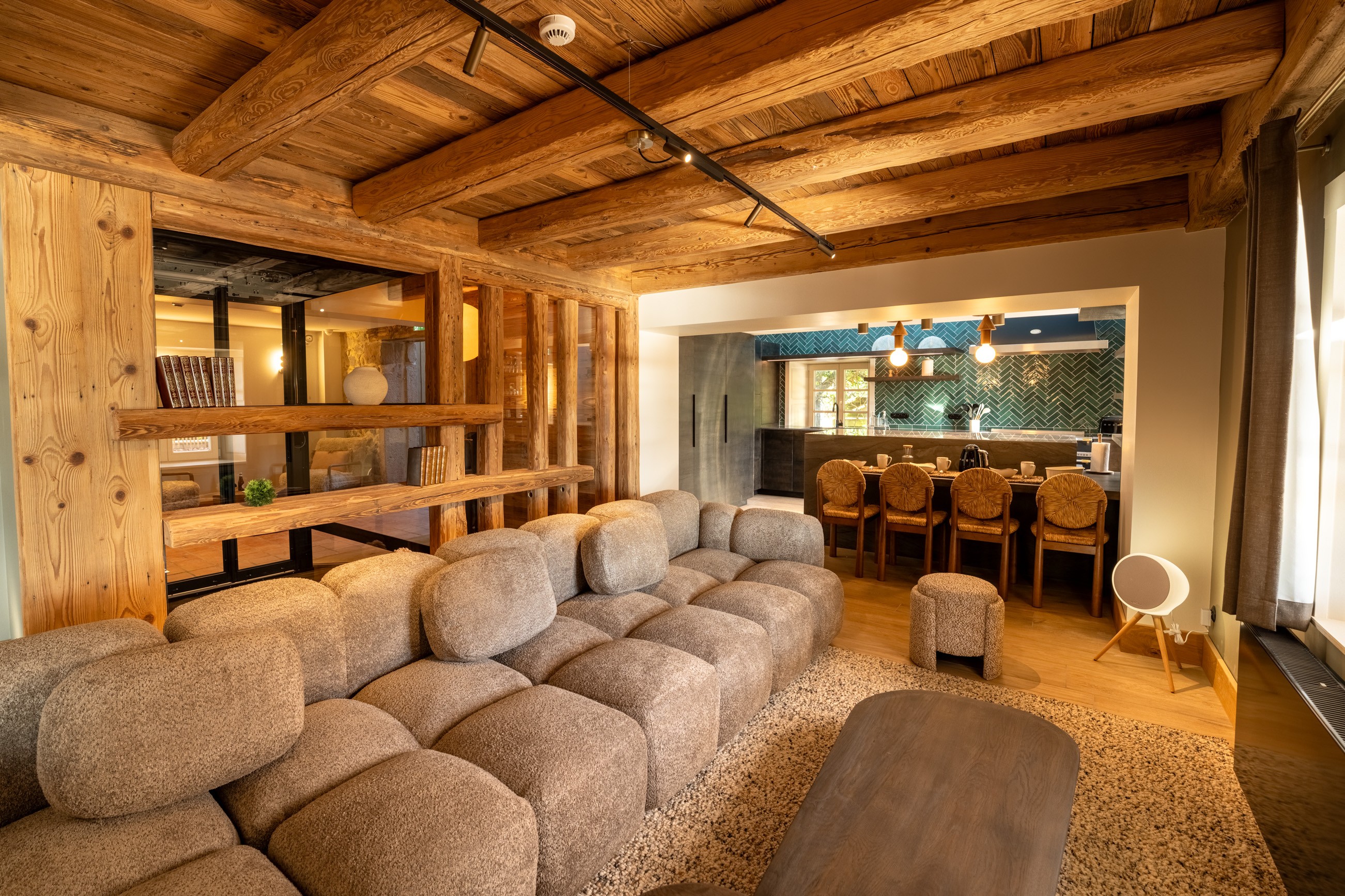 Kitchen opening onto living room - Ferme Emeraude, Gérardmer