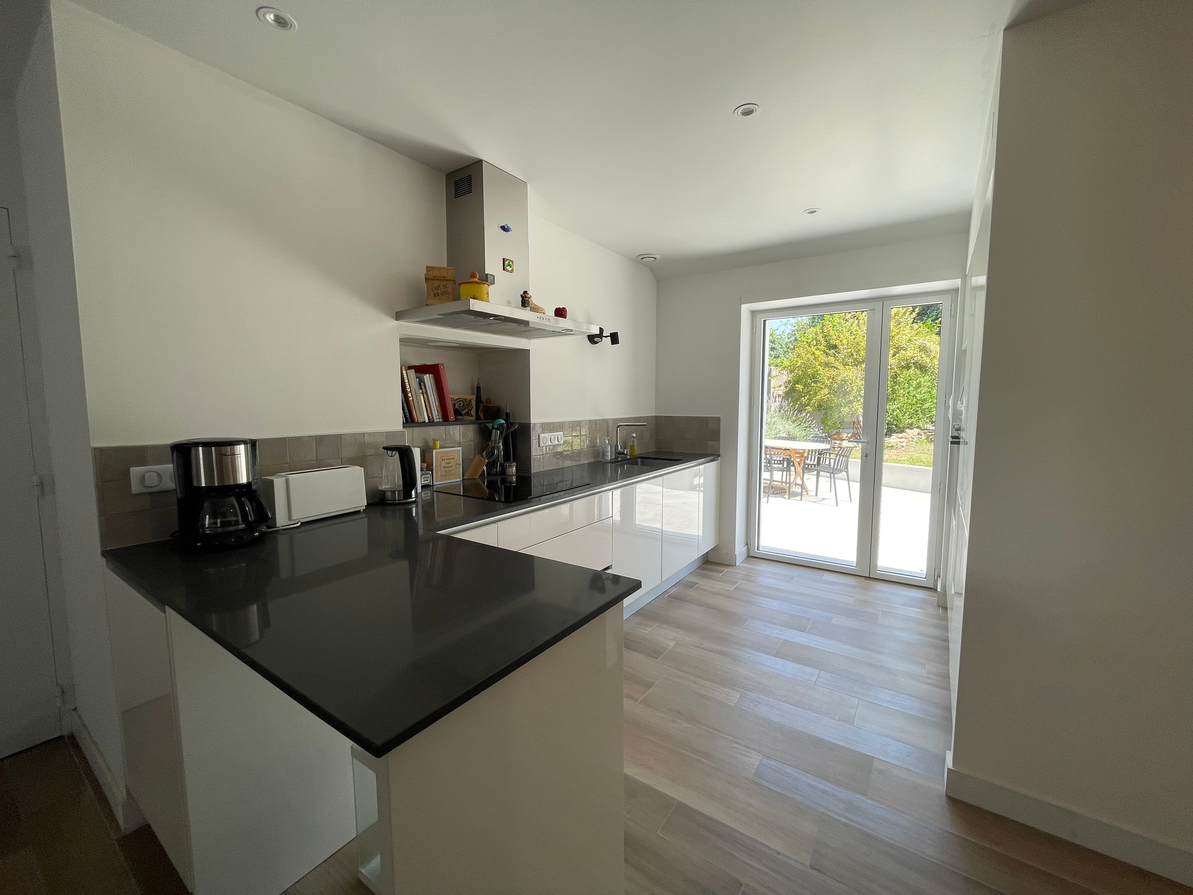 Fitted and fully equipped kitchen