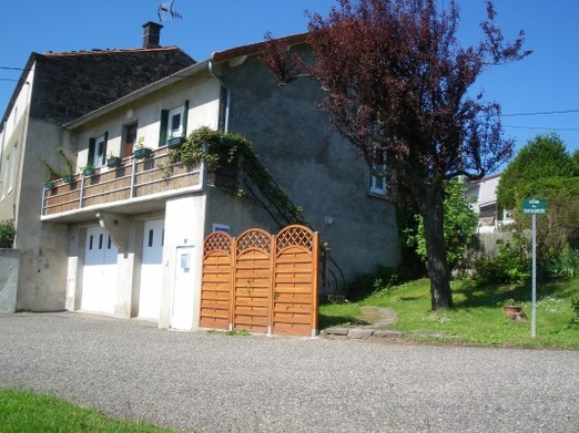 Gîte "Les Châtaigniers", Sarcenat, Orcines, Puy de Dôme, Auvergne - Outside