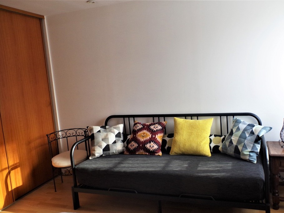 Chambre 1 : banquette offrant un couchage très confortable de 80x200