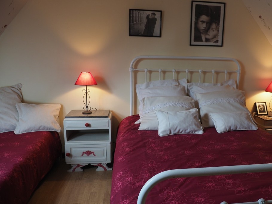 Chambre Coquelicots- Maison de caractère à la campagne dans un superbe cadre , près de la mer. 5 pers.