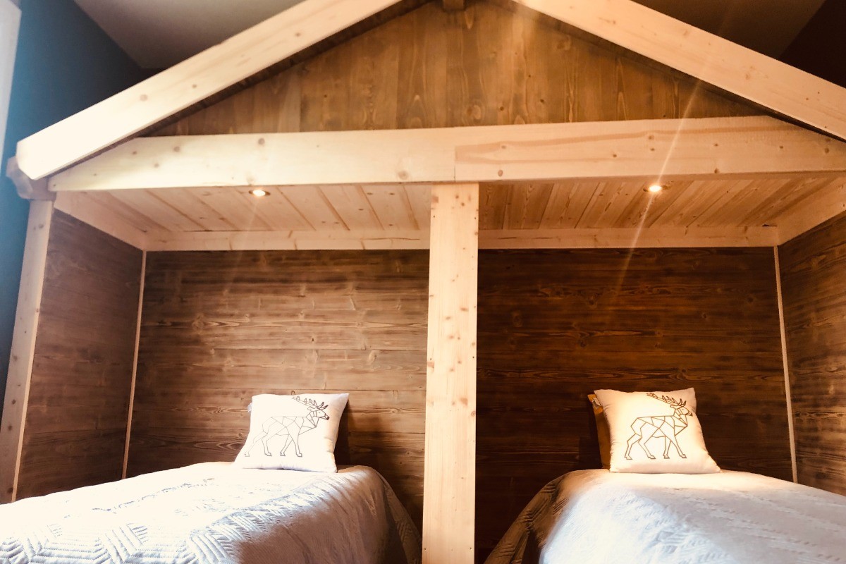 La chambre cabane avec deux lits de 90X190