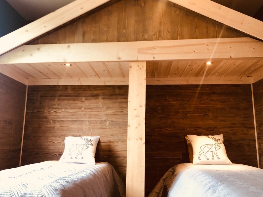 La chambre cabane avec deux lits de 90X190