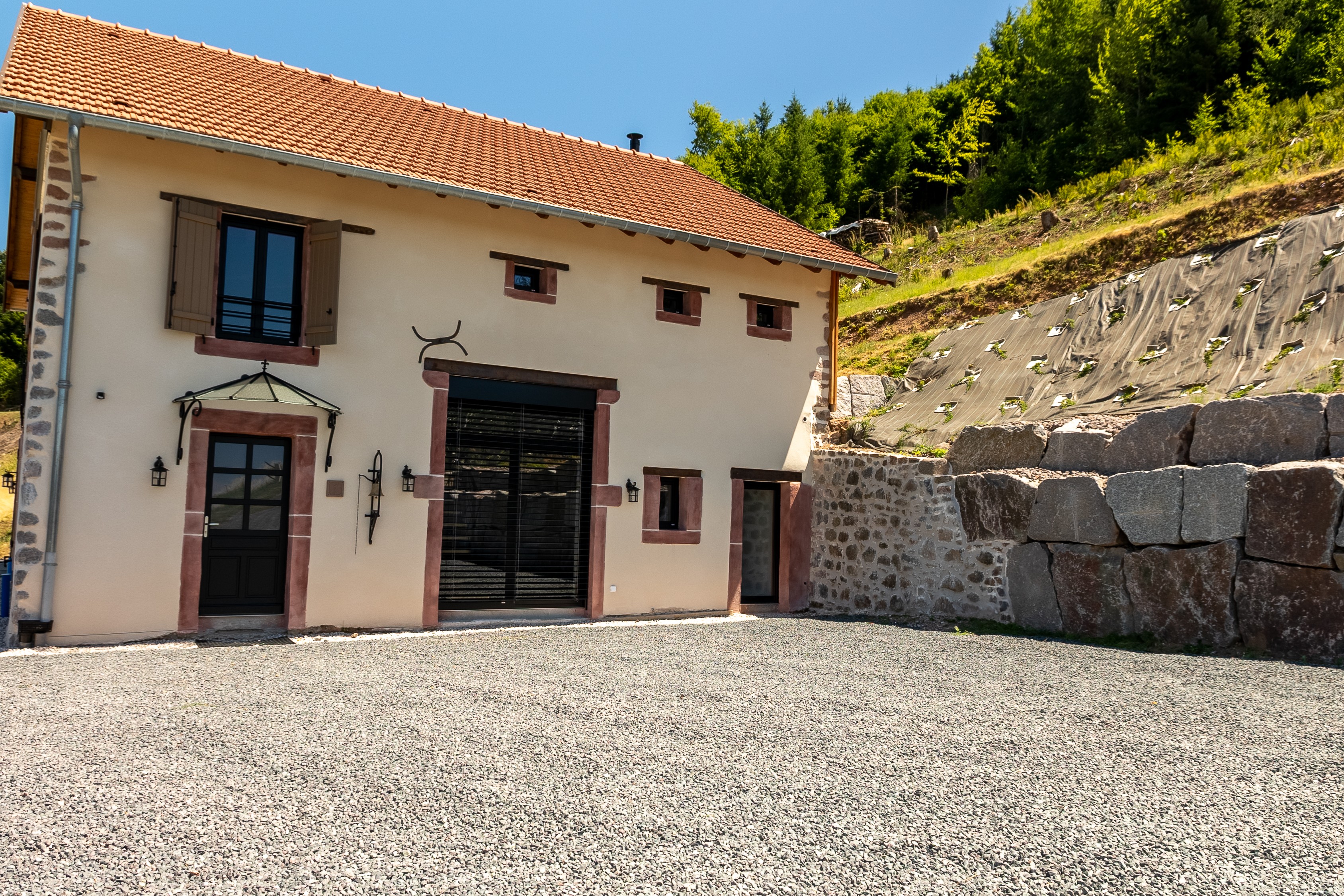 Courtyard – La Logette