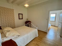 Chambre avec lit 140