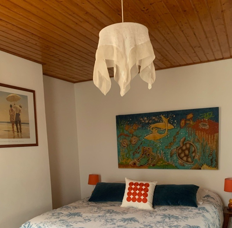 Chambre parentale à l'étage (avec vue mer)