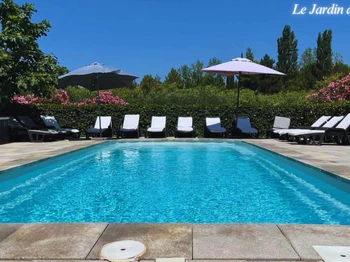 La piscine 9m x 4m / profondeur 1,50m hors marches