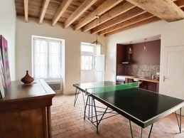 Salle de ping-pong , kitchenette et WC dans dépendance
