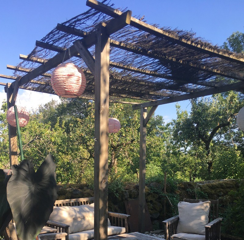 SALON JARDIN GRAND GITE AUBRAC