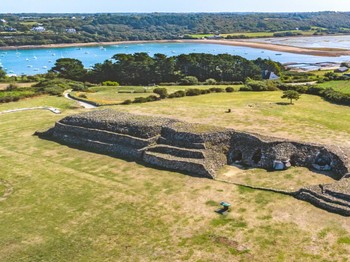 Cairn de Barnenez à Plouezo'ch
