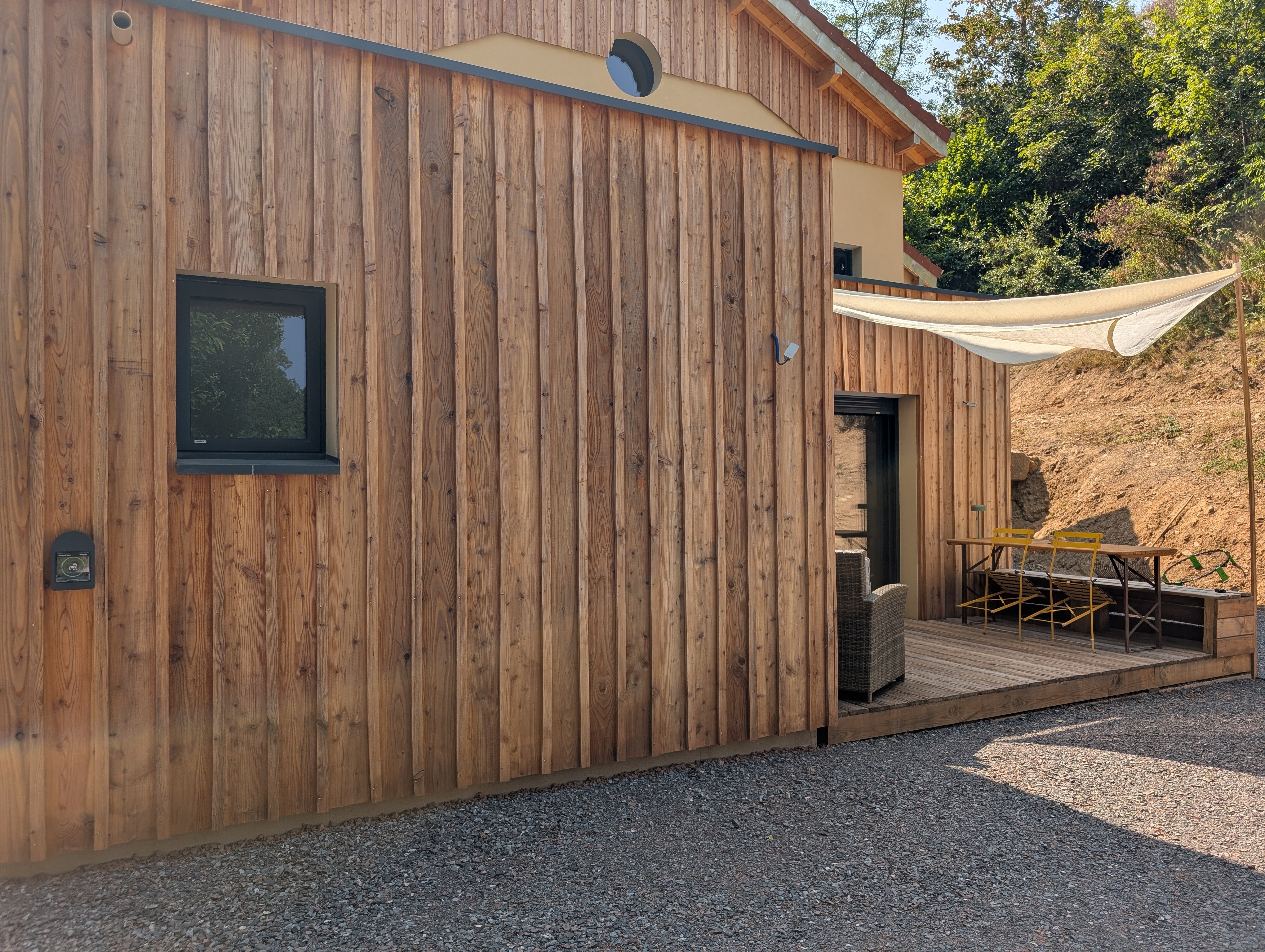 Extérieur avec prise de recharge pour voiture - Gîte Le Tulipier, Ban-de-Laveline, Vosges