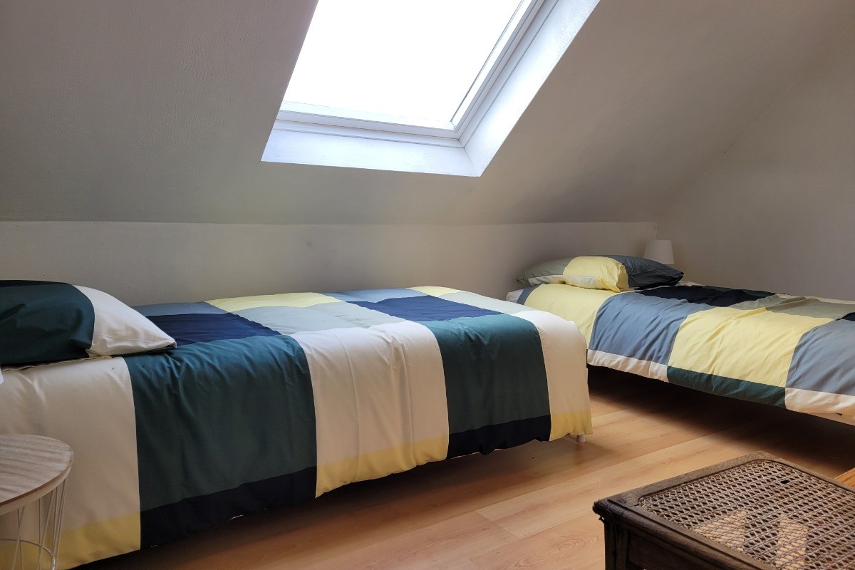 DELCROIX, location,  Clévacances, Runan, chambre mansardée de l'étage 2 lits de 90