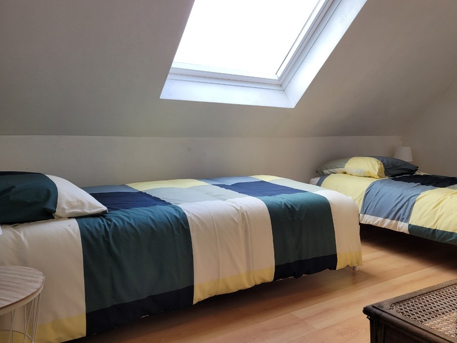 DELCROIX, location,  Clévacances, Runan, chambre mansardée de l'étage 2 lits de 90