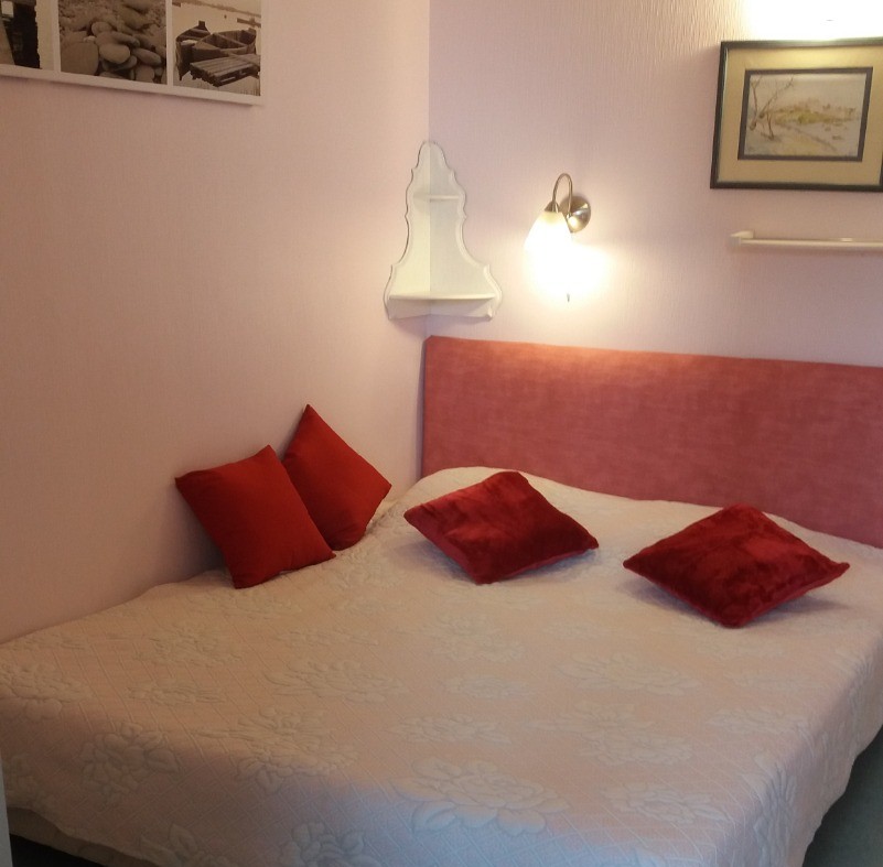 de ce lit vous apercevez la mer