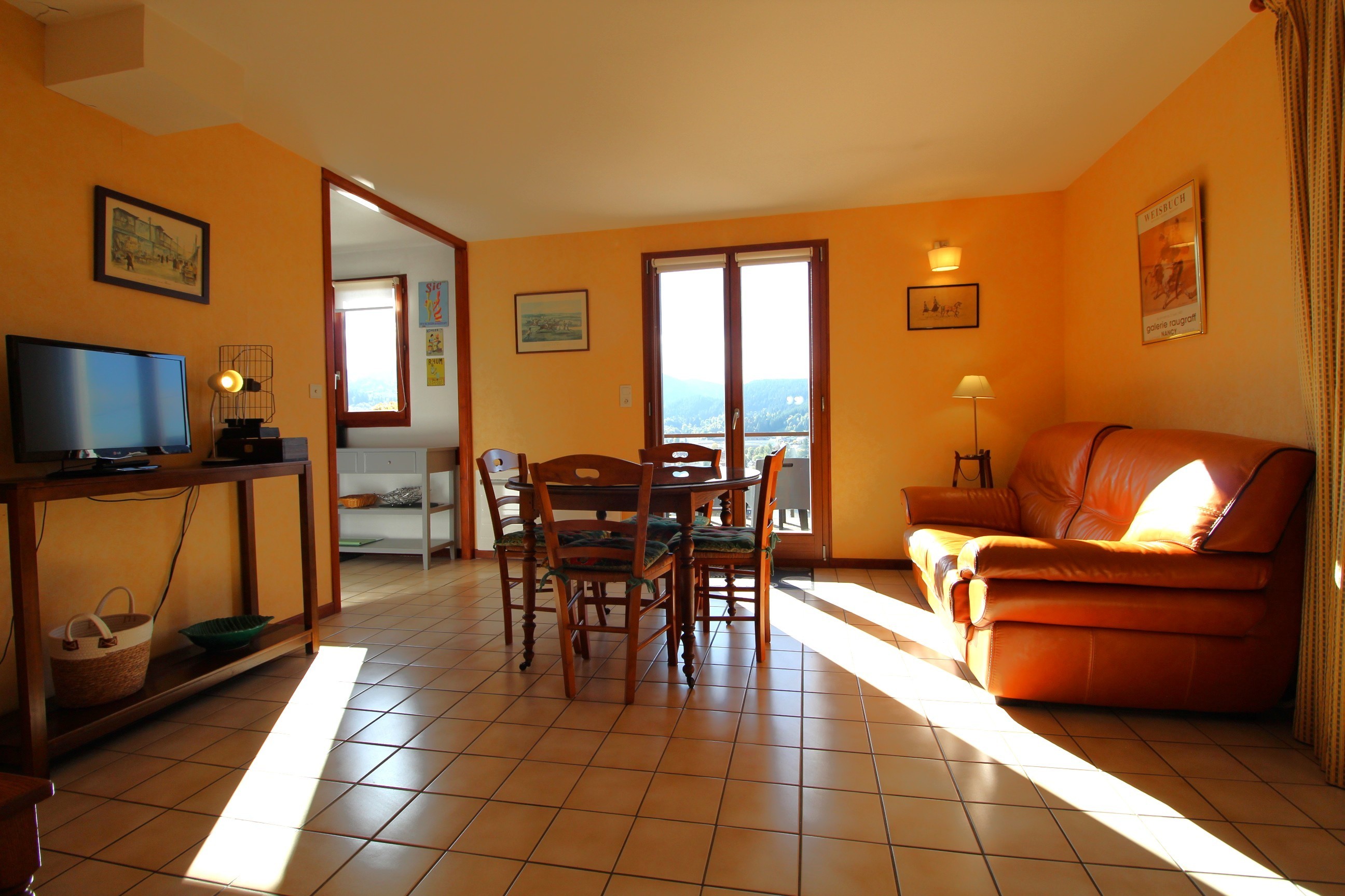 Salon/ séjour - Chalet de Grany, indépendant, avec vue panoramique sur le lac de Gérardmer